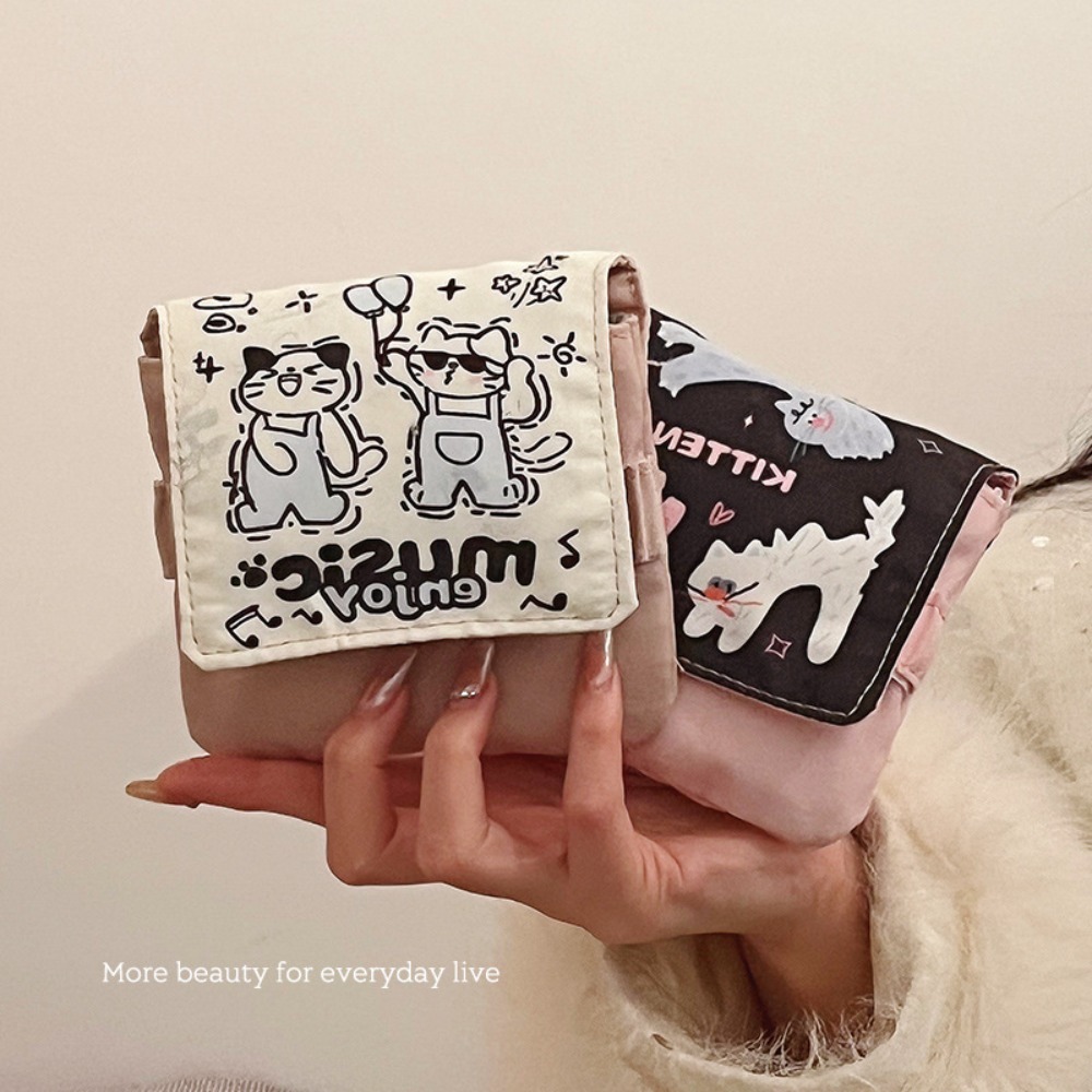 Cosmetic Bags - กระเป๋าจัดเก็บสายชาร์จใหม่ กระเป๋าใส่ผ้าอนามัย ความจุขนาดใหญ่ ลายการ์ตูนลูกแมว กระเป๋าเครื่องสำอางอเนกประสงค์ กระเป๋าใส่เหรียญ
