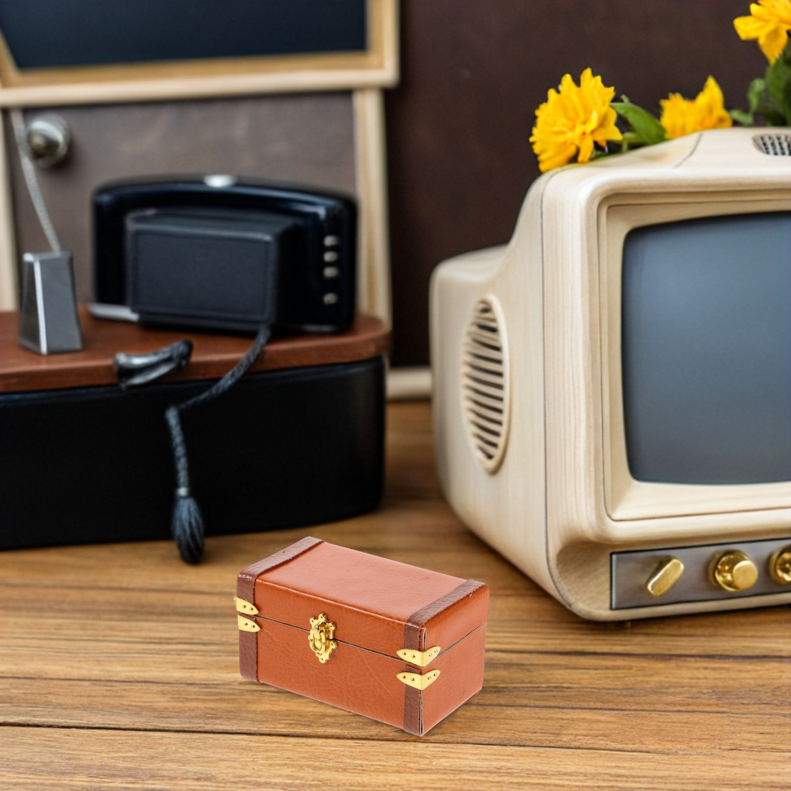 Retro Vintage Trunk Suitcase - กระเป๋าเดินทางทรงหีบมินิวินเทจ กล่องเก็บของสไตล์เรโทร ของตกแต่งสำหรับเดินทาง สำหรับบ้านตุ๊กตา สวนเทพนิยาย และอุปกรณ์ตกแต่งโต๊ะ