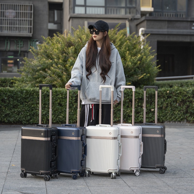 กระเป๋าเดินทางแบบมีล้อลาก ขนาด - Aluminum Frame Carry On Luggage บทวิจารณ์และราคา