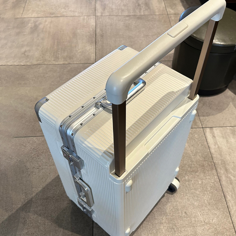 กระเป๋าเดินทางแบบมีหูหิ้วกว้าง - Spinner Wheel Rolling Suitcase 20 Inch บทวิจารณ์และราคา